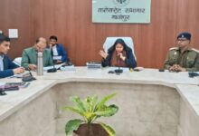 Ghazipur News जिलाधिकारी आर्यका अखौरी ने आबकारी अधिकारी का रोका वेतन