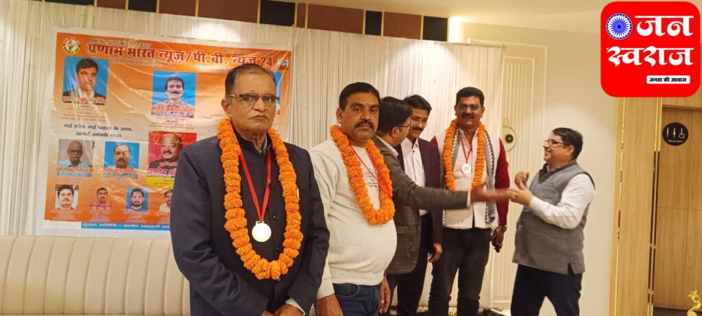 Gorakhpur News प्रणाम भारत न्यूज़ 24 ने वार्षिक बैठक में बांटा परिचय पत्र