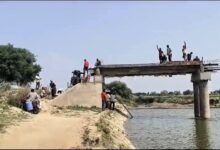 गाजीपुर में 'माउंटेन मैन' की तरह आर्मी जवान ने उठाया बड़ा कदम, 70 लाख की लागत से बना रहे पुल