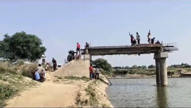 गाजीपुर में 'माउंटेन मैन' की तरह आर्मी जवान ने उठाया बड़ा कदम, 70 लाख की लागत से बना रहे पुल