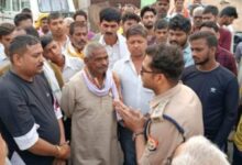 गाजीपुर: ट्रेलर की चपेट में आने से युवक की दर्दनाक मौत, भाई गंभीर रूप से घायल
