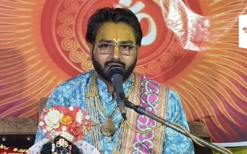कुशीनगर: श्रीमद्भागवत कथा में श्रद्धालु भावविभोर, कृष्ण की बाल लीलाओं ने मोहा मन