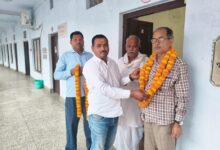 कुशीनगर के पत्रकार डॉ. ओमप्रकाश द्विवेदी ओम को ग्रामीण पत्रकार एसोसिएशन के चुनाव में ऐतिहासिक जीत