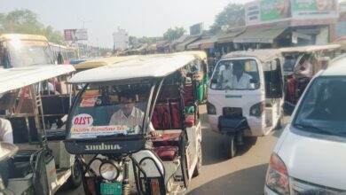 गोरखपुर रेलवे स्टेशन के पास ट्रैफिक जाम की एक फोटो