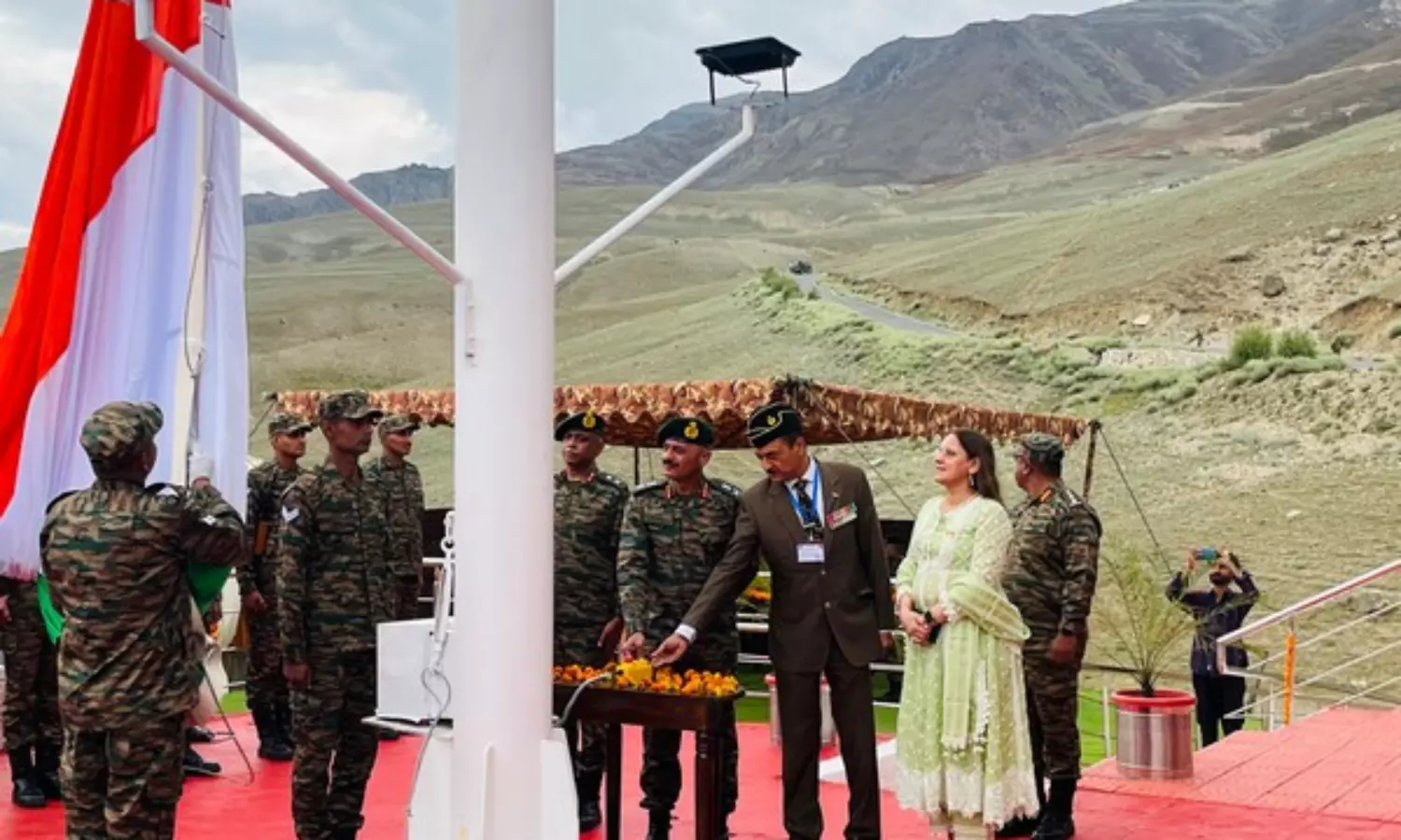 द्रास तिरंगा फहराया