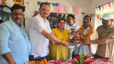 प्राचार्य रवि प्रताप सिंह के विदाई पर आँखें हुईं नम