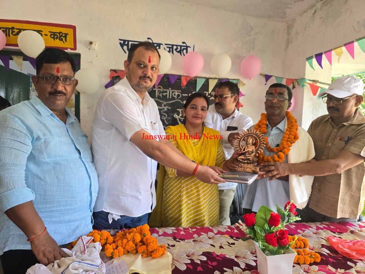 प्राचार्य रवि प्रताप सिंह के विदाई पर आँखें हुईं नम
