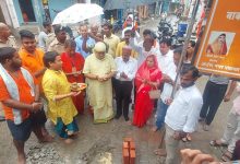 Gorakhpur News: जलेश्वरनाथ मंदिर प्रवेश द्वार का हुआ शिलान्यास, चिल्लूपार विधायक और चेयरमैन ने किया भूमि पूजन